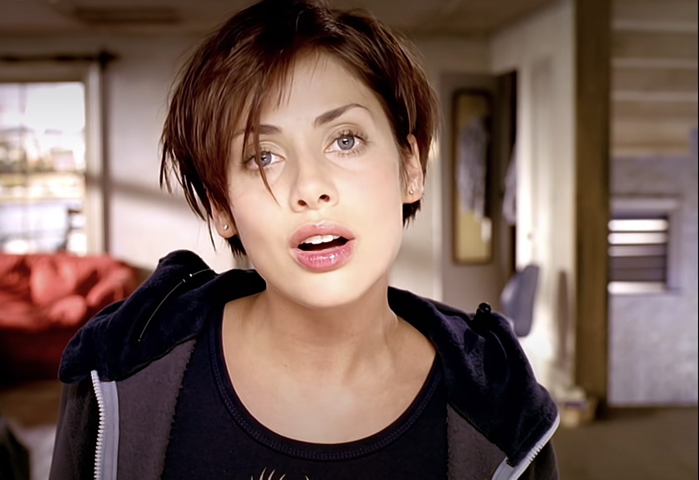Imbruglia looking fab in a hoodie in Torn&#x27;s video