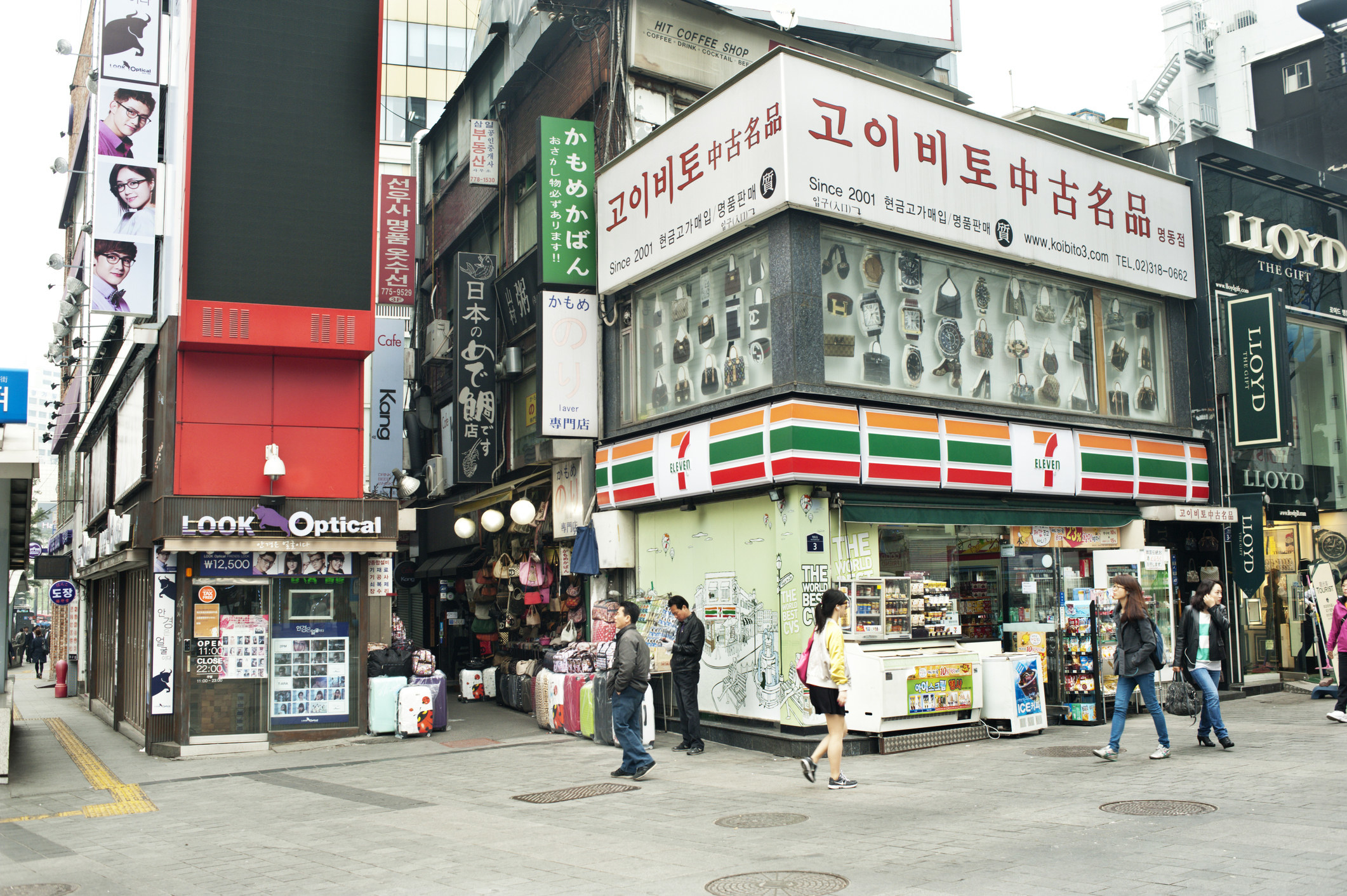 在韩国7 - 11店。