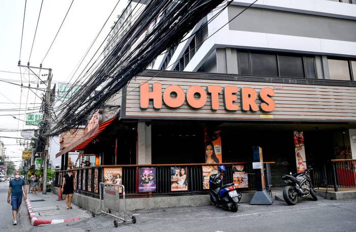 The outside of a Hooters