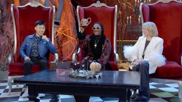 alvin snoop and martha sitting on thrones, snoop raising a cup