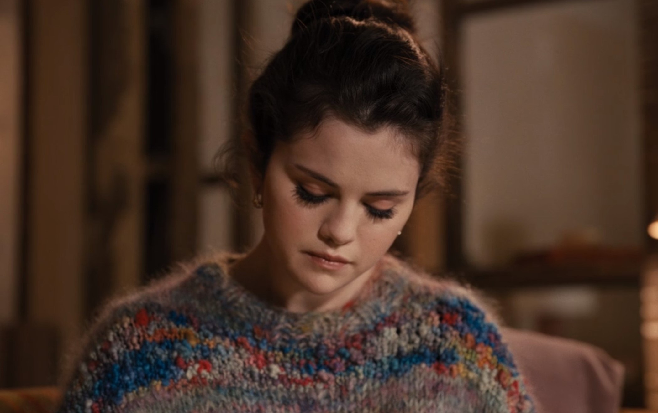 Photo of Selena Gomez as Mabel in a knit sweater and peach eyeshadow