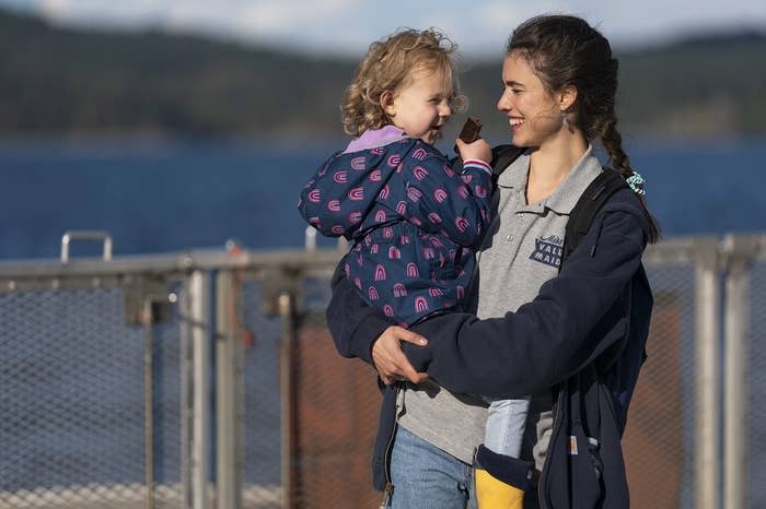 Alex holds her daughter Maddy in the Netflix series &quot;Maid&quot;