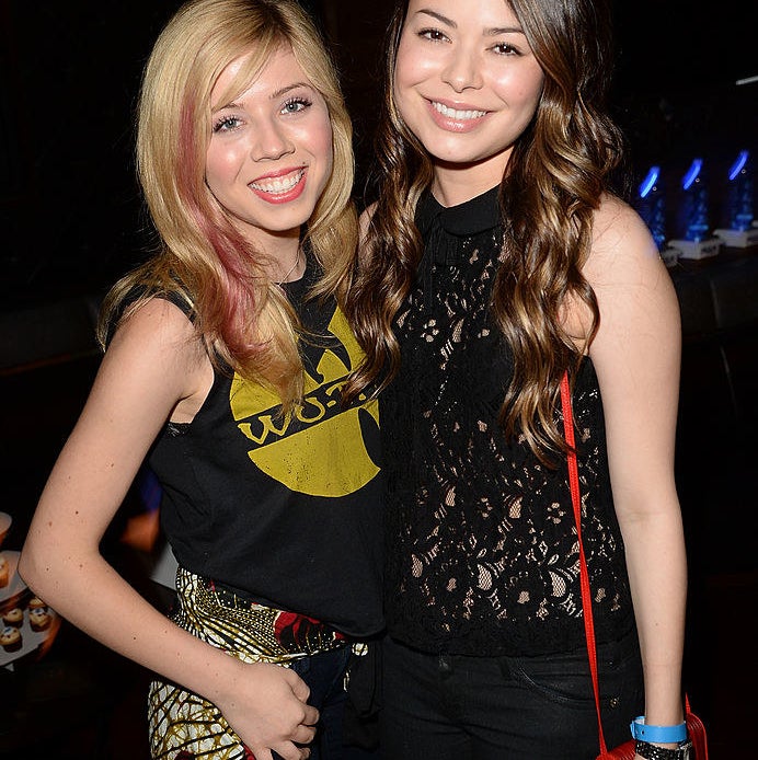 Jeannette poses for a photo with Miranda Cosgrove, her former iCarly castmate