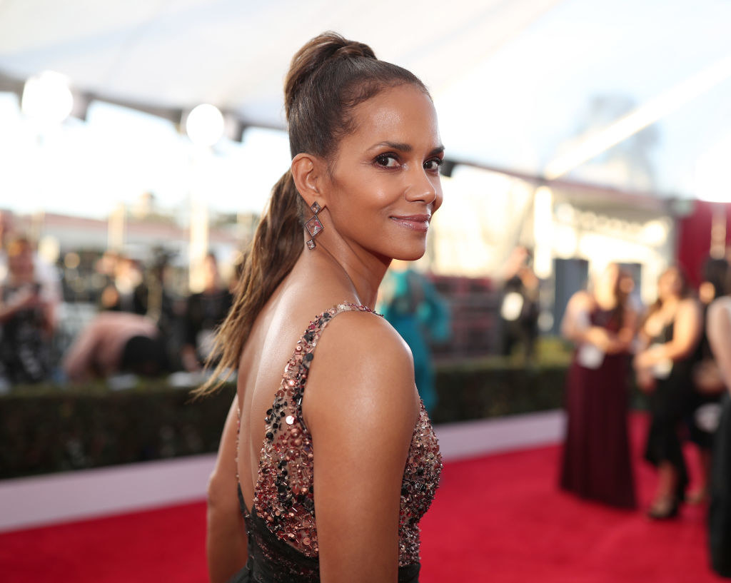 Halle Berry attends the 24th Annual Screen Actors Guild Awards