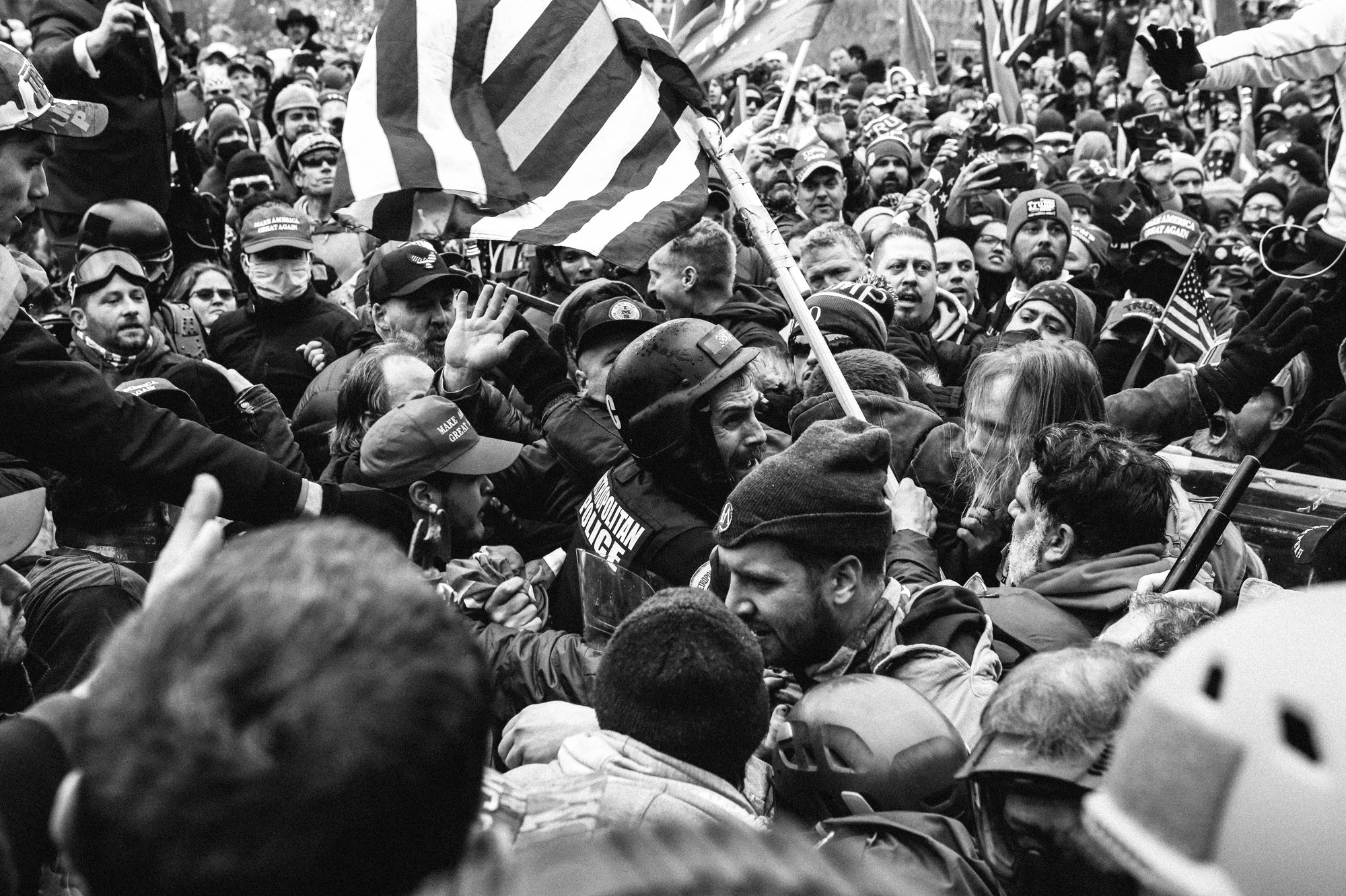 An officer is stuck in the middle of a mob at the Jan 6 protests