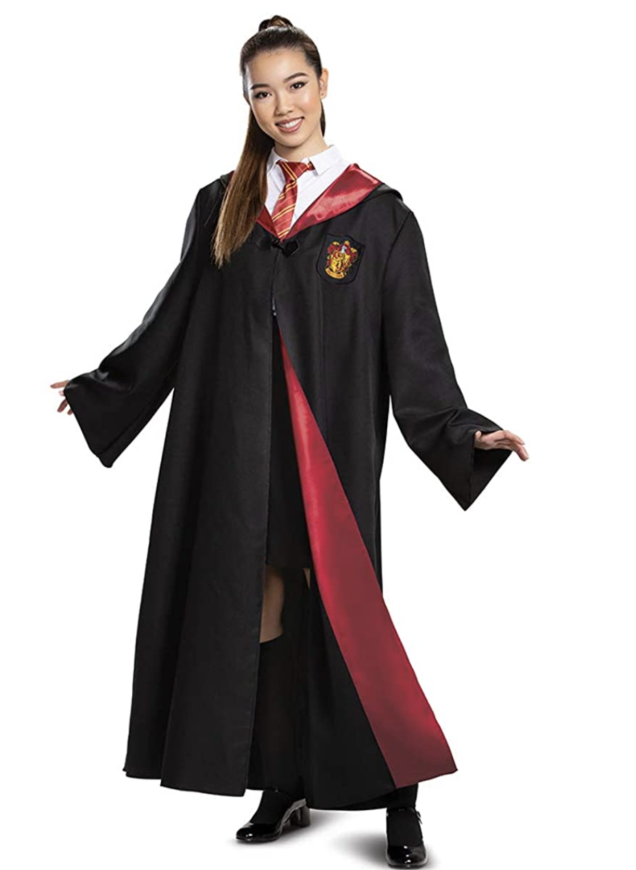woman in Harry Potter costume