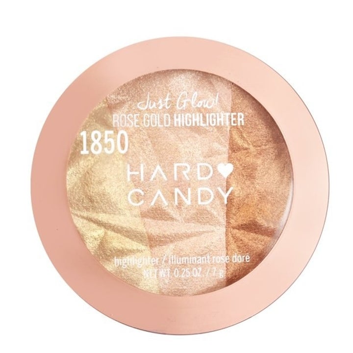 a close up of the three toned highlighter product