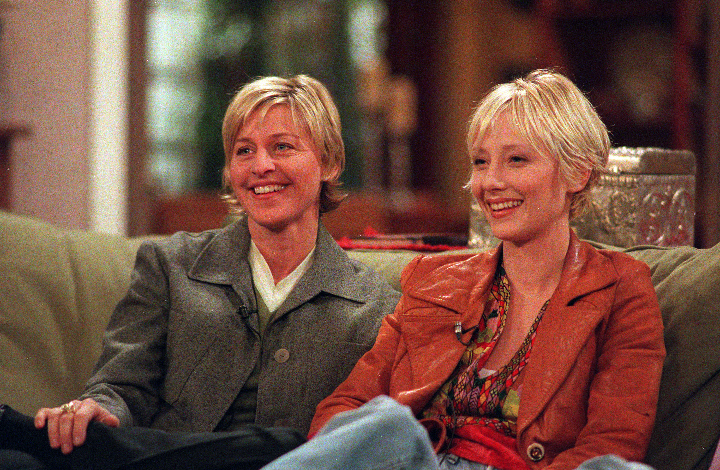 Photo of Ellen DeGeneres and Anne Heche sitting on a couch
