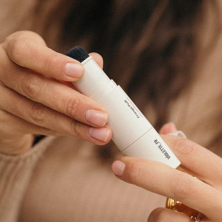 the dry shampoo applicator