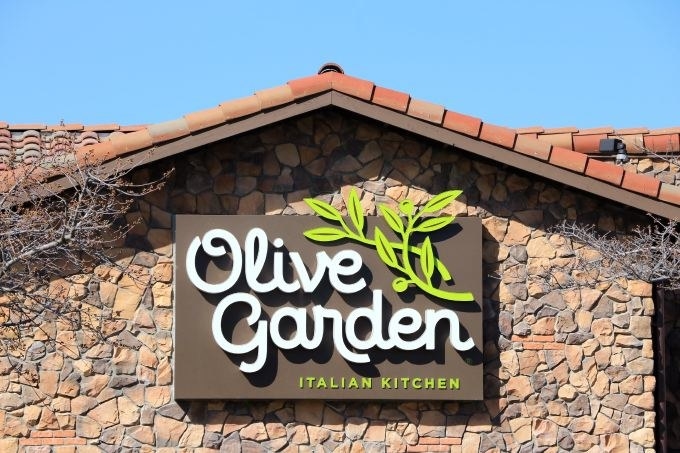 An Olive Garden logo.