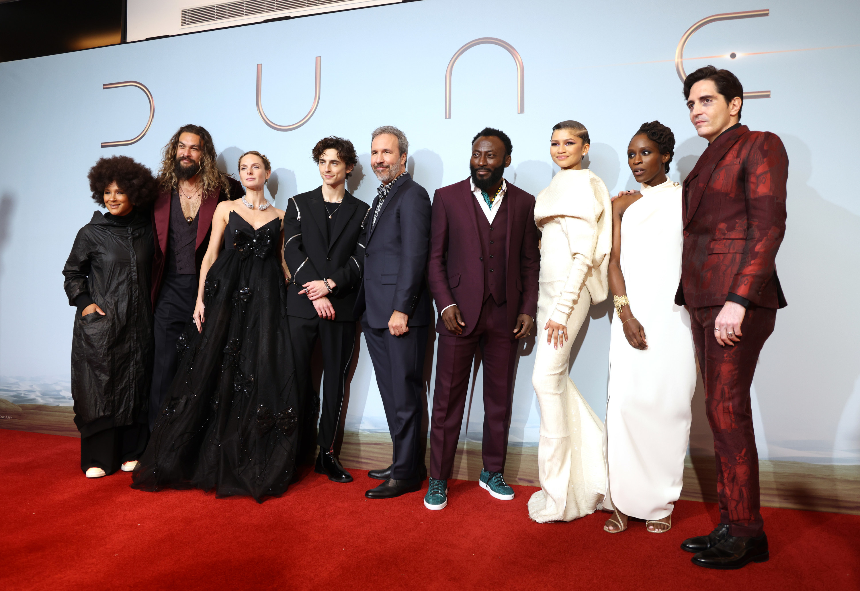 Jason Momoa Rosheuvel夫人,丽贝卡·弗格森Timothee Chalamet,导演丹尼斯•维伦纽夫芭布斯Olusanmokun, Zendaya莎朗Duncan-Brewster大卫Dastmalchian