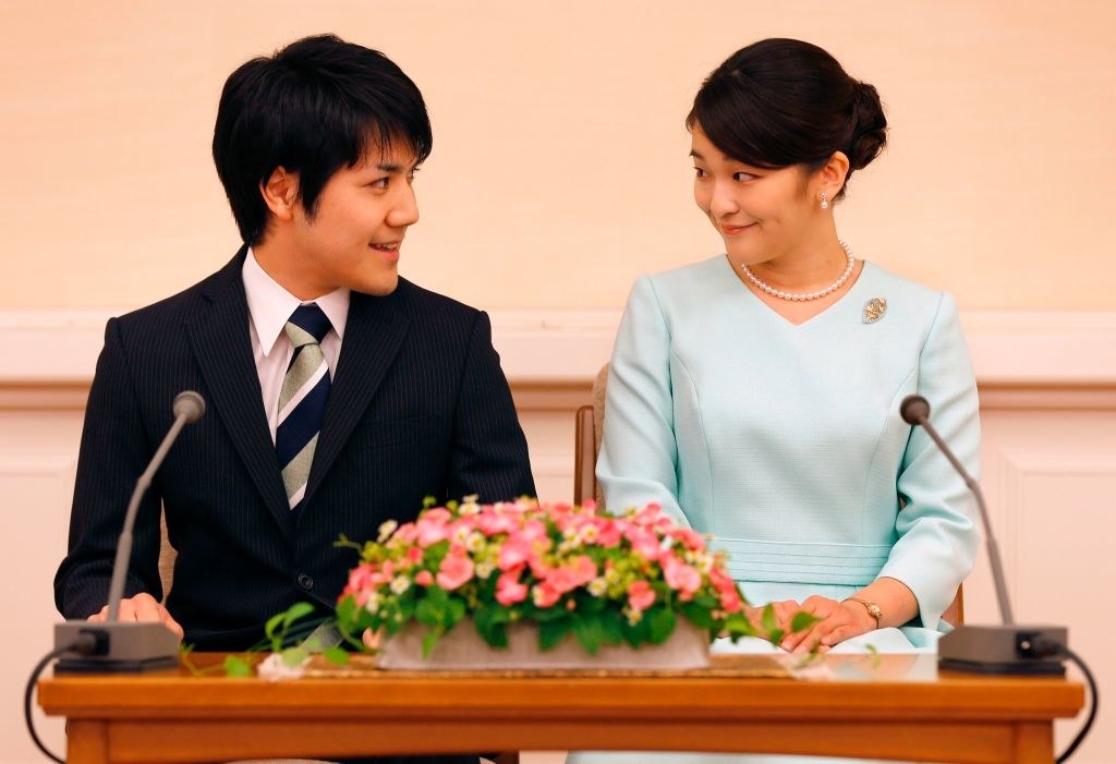 Mako and Kei smiling at each other