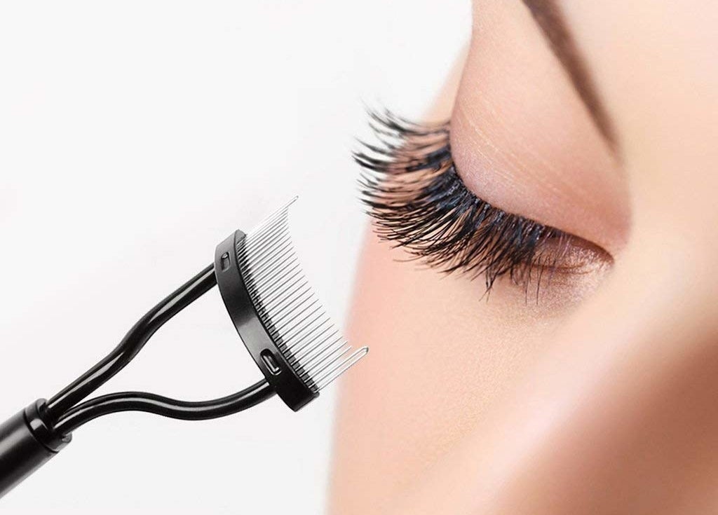 a model using a fine-toothed comb on their lashes