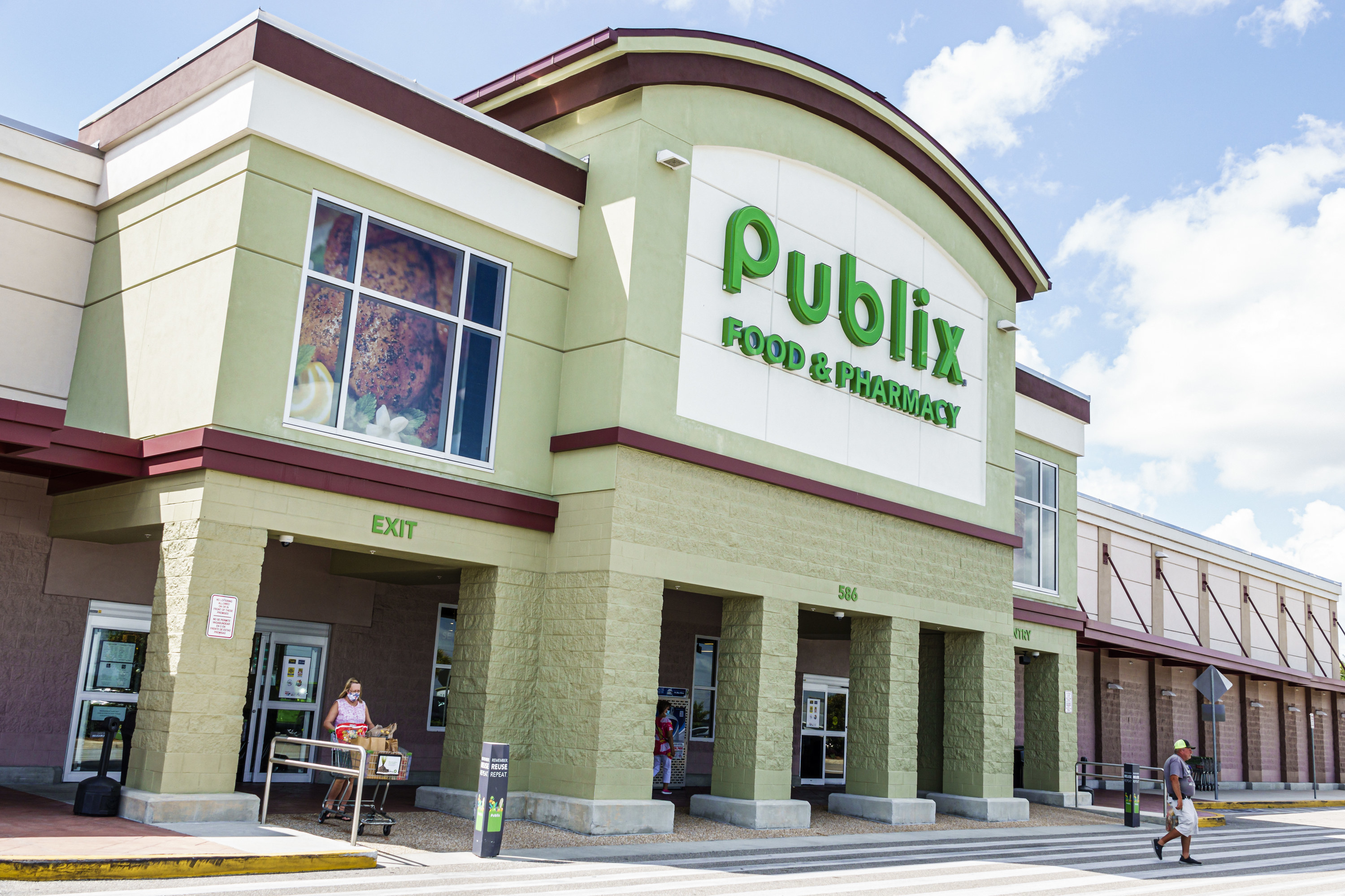 The outside of a Publix grocery story
