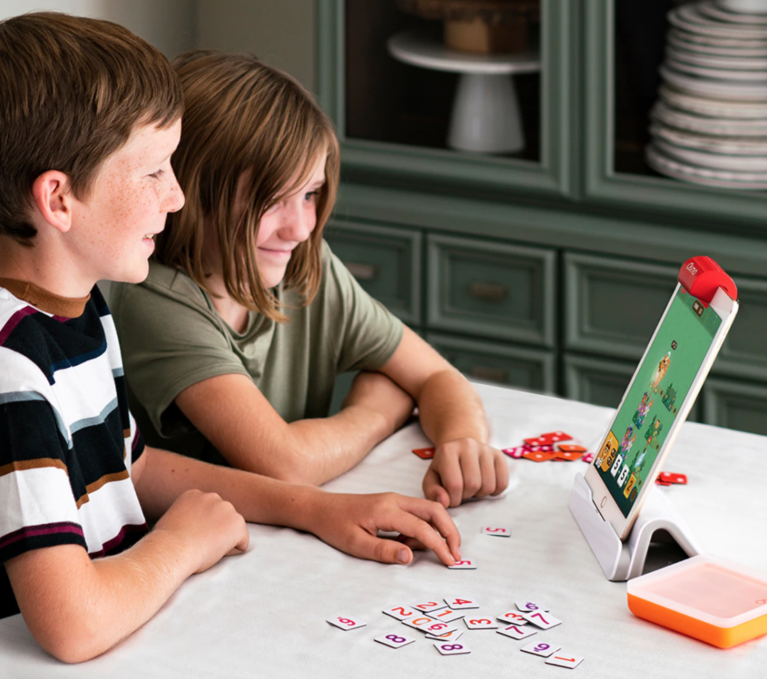 Two children play with game included in the Super Osmonaut Starter Kit