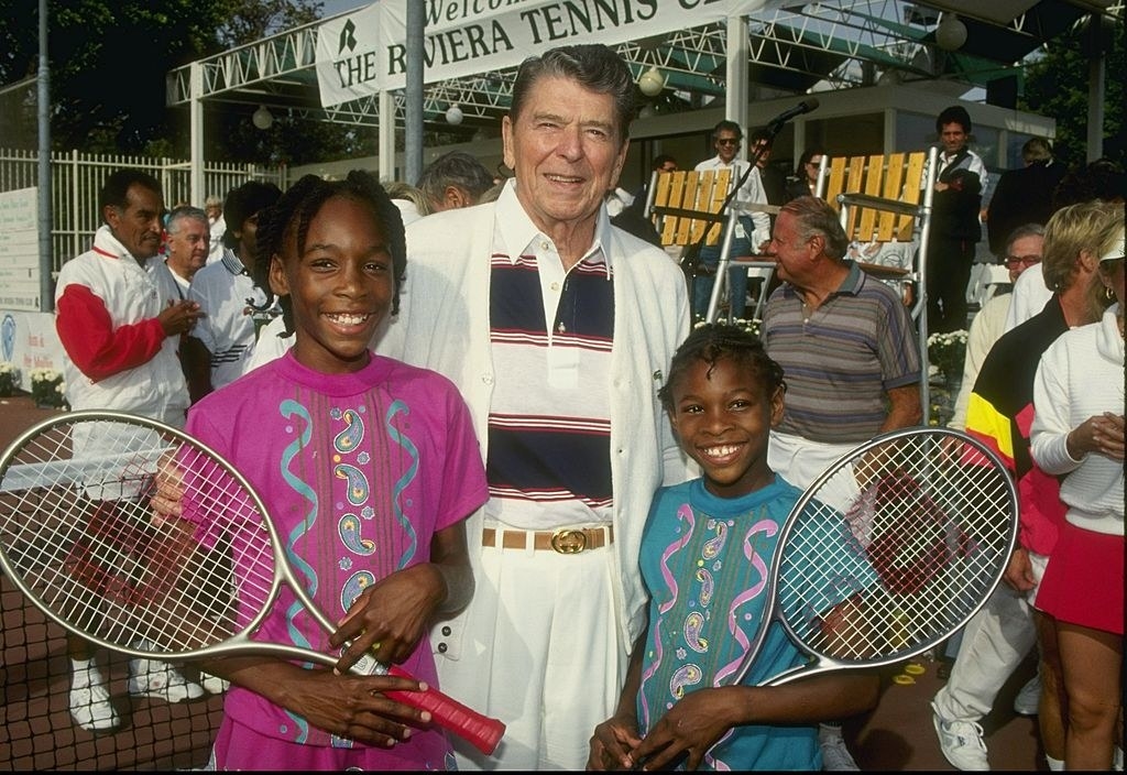 Serena and Venus as kids with tennis rackets