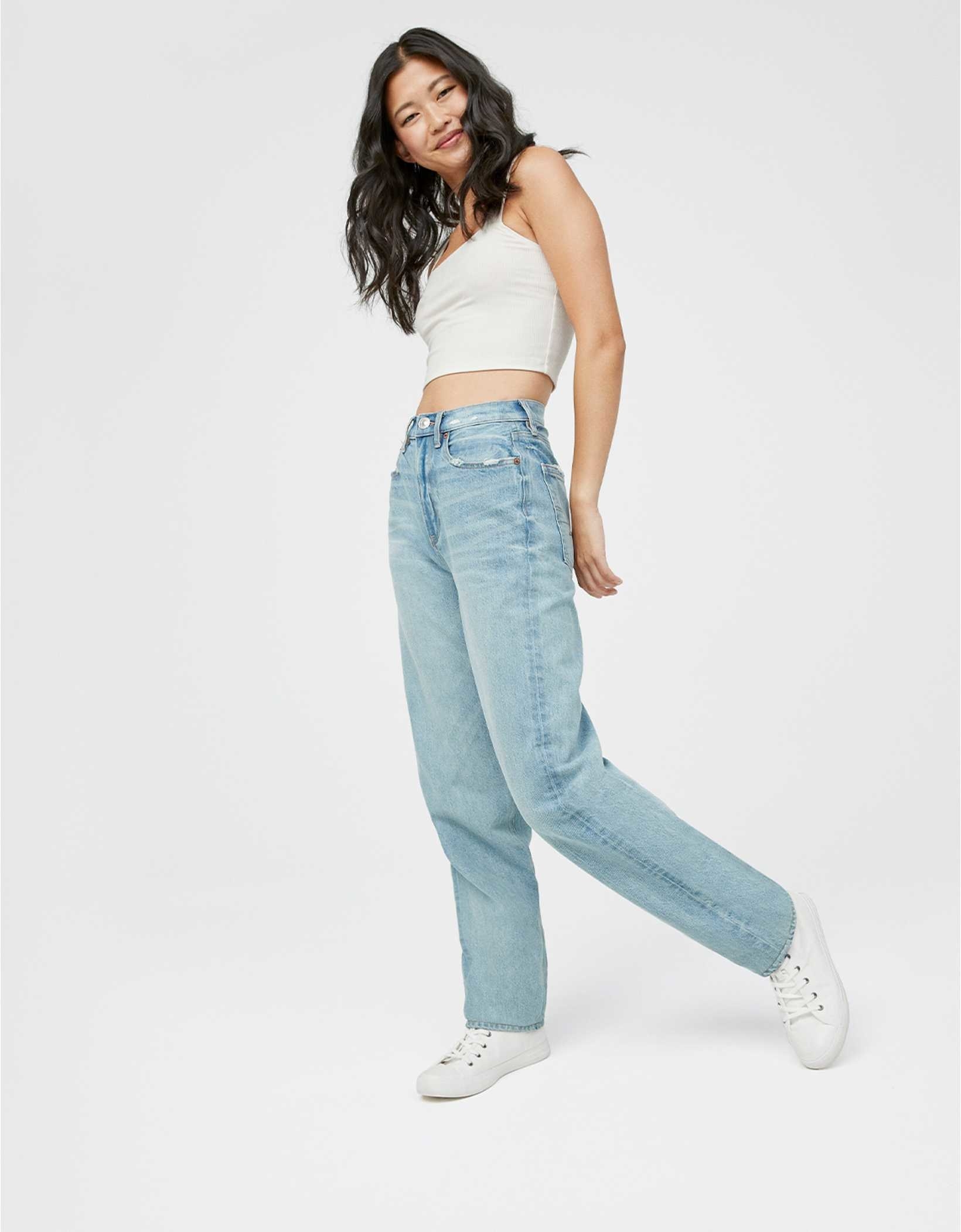 A model wearing a pair of baggy mom jeans