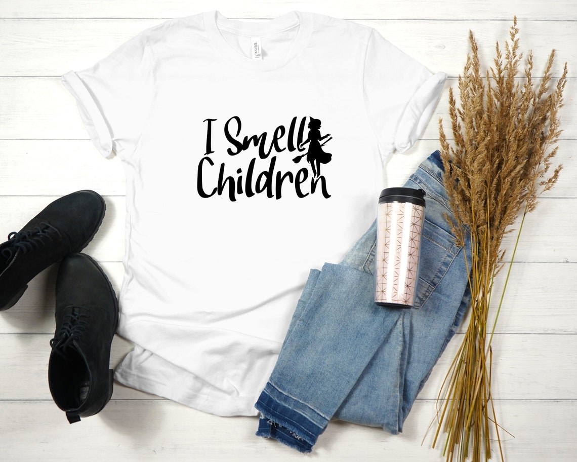 A T-shirt that says I smell children