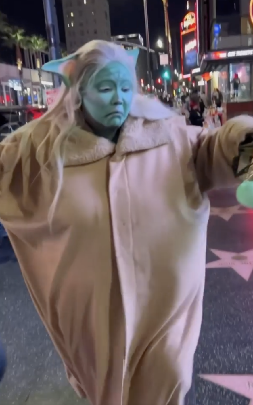 Lizzo s Halloween Costume Is Baby Yoda From The Mandalorian