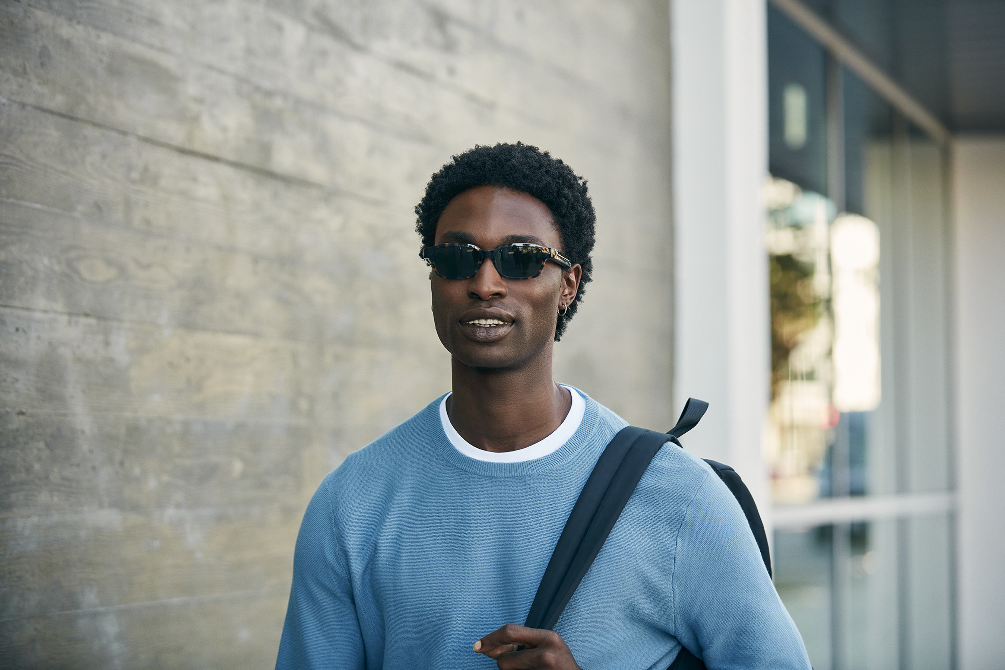 Man sports Echo Frames glasses in Modern Tortoise