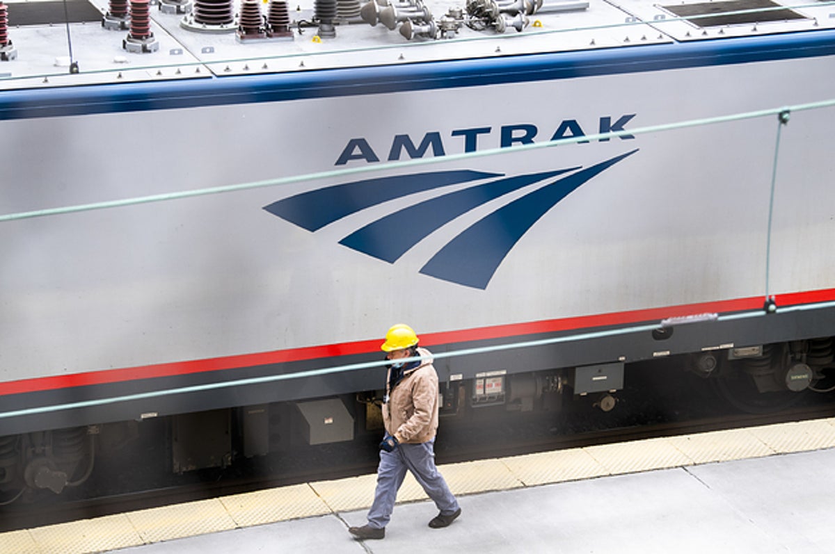 San Pablo Amtrak Crash Scatters Cars, Leaves Passengers Seeking Other  Transport Monday