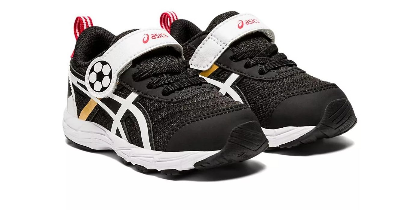 The Asics sneakers in black