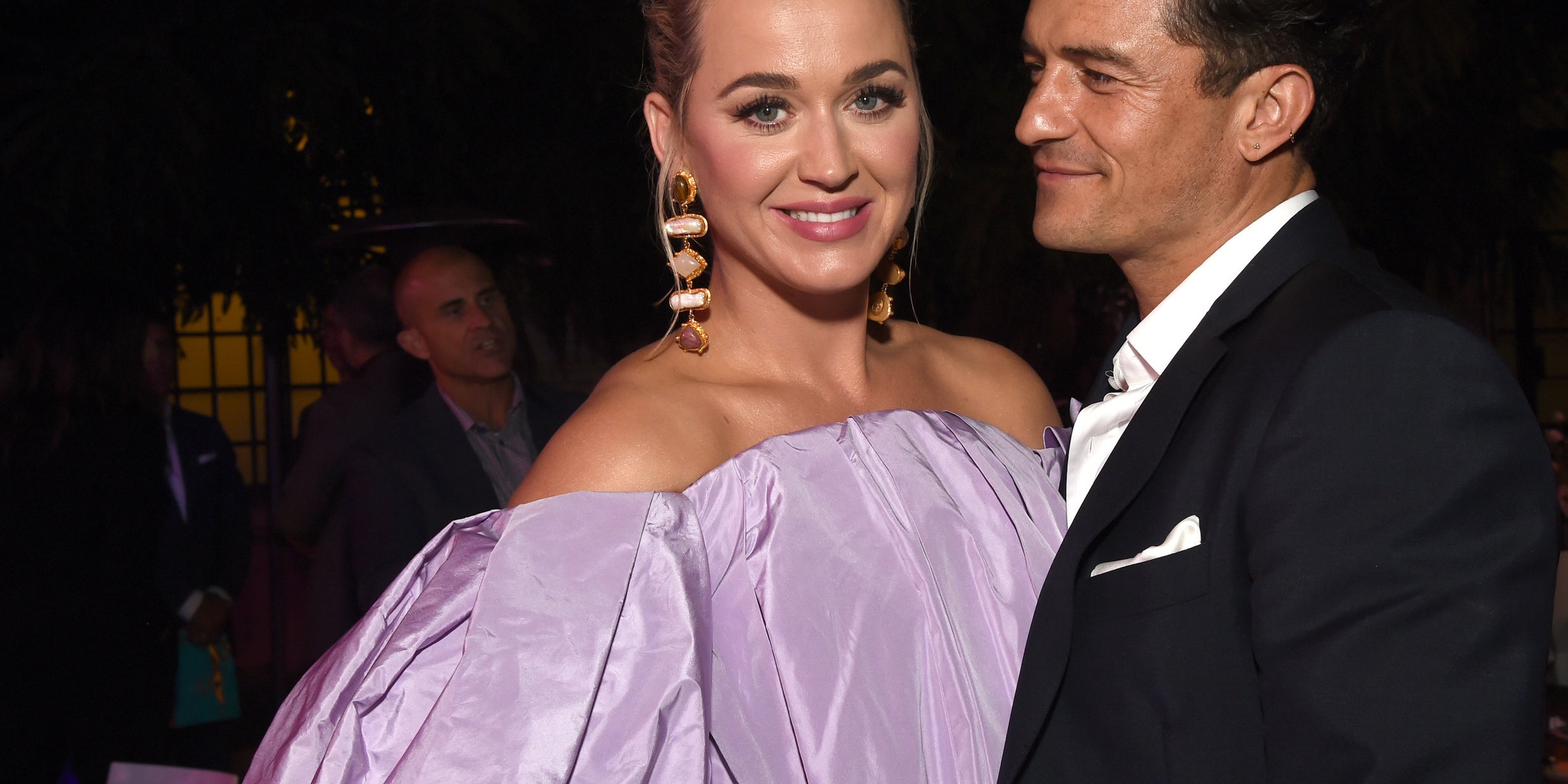 Watch Orlando Bloom Untie Katy Perry's Corset On Stage - Vimarsana News
