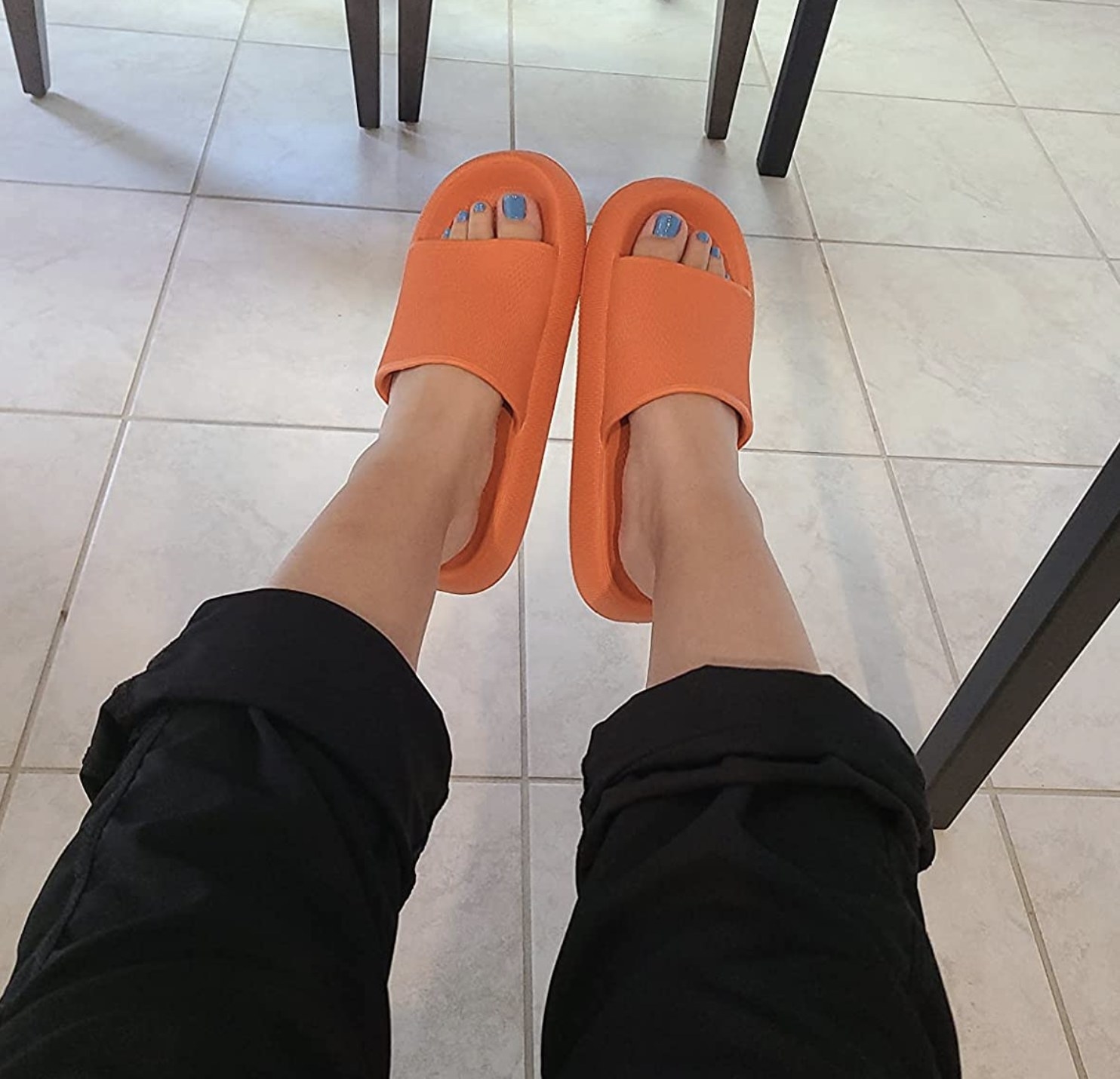 reviewer wearing the slippers in orange