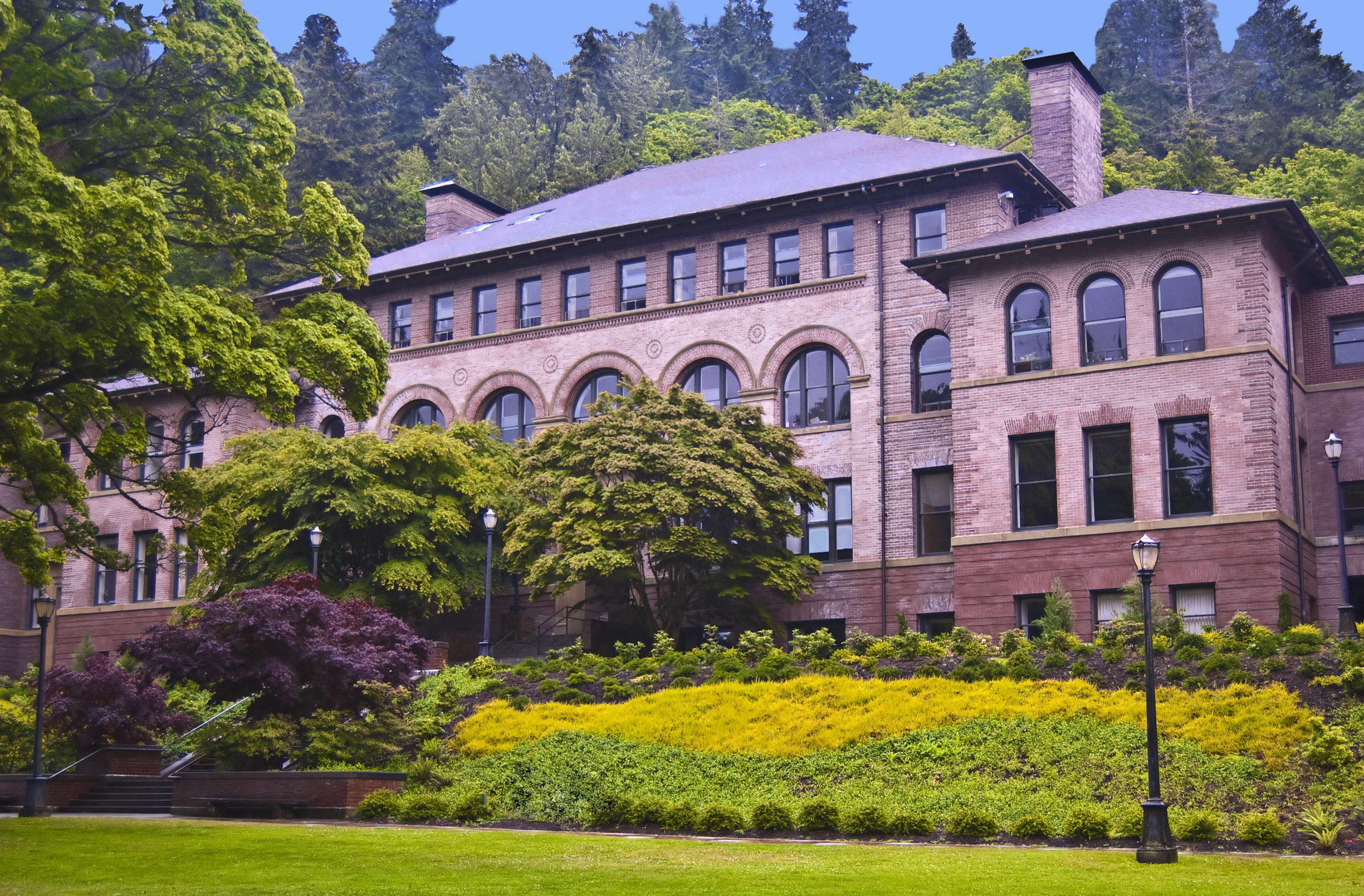 Photo of the Old Main Hall at Western Washington University