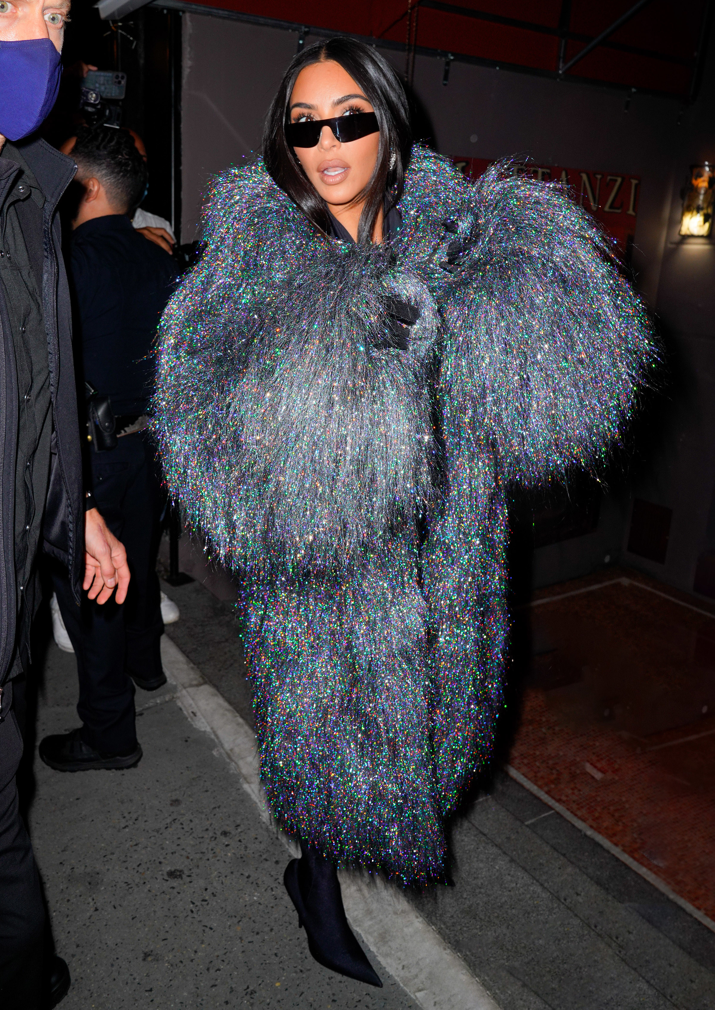 Kim Kardashian's Silver Fur Coat: 'SNL' Outfit – Photos