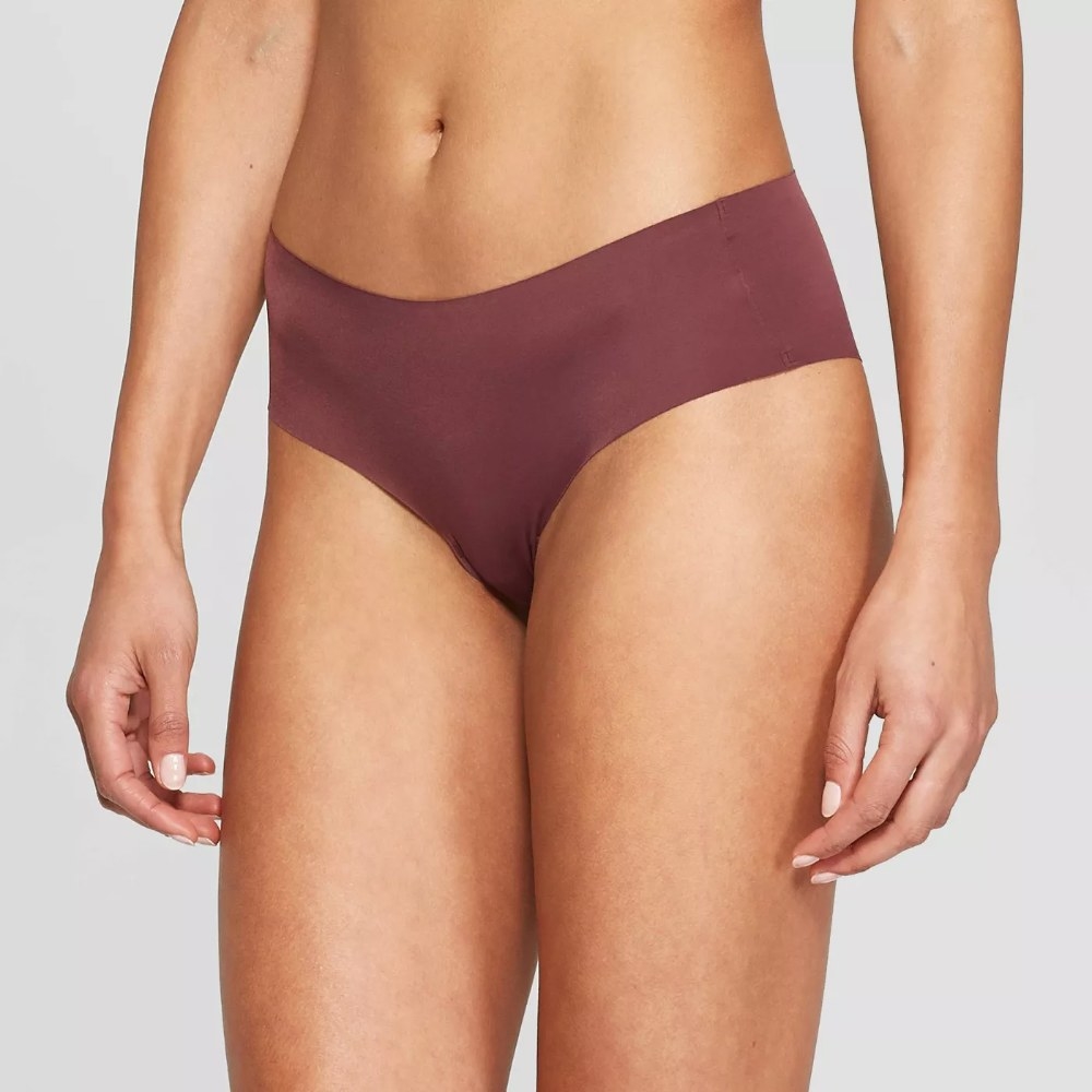 Model wearing the underwear in the color Burgundy Mist