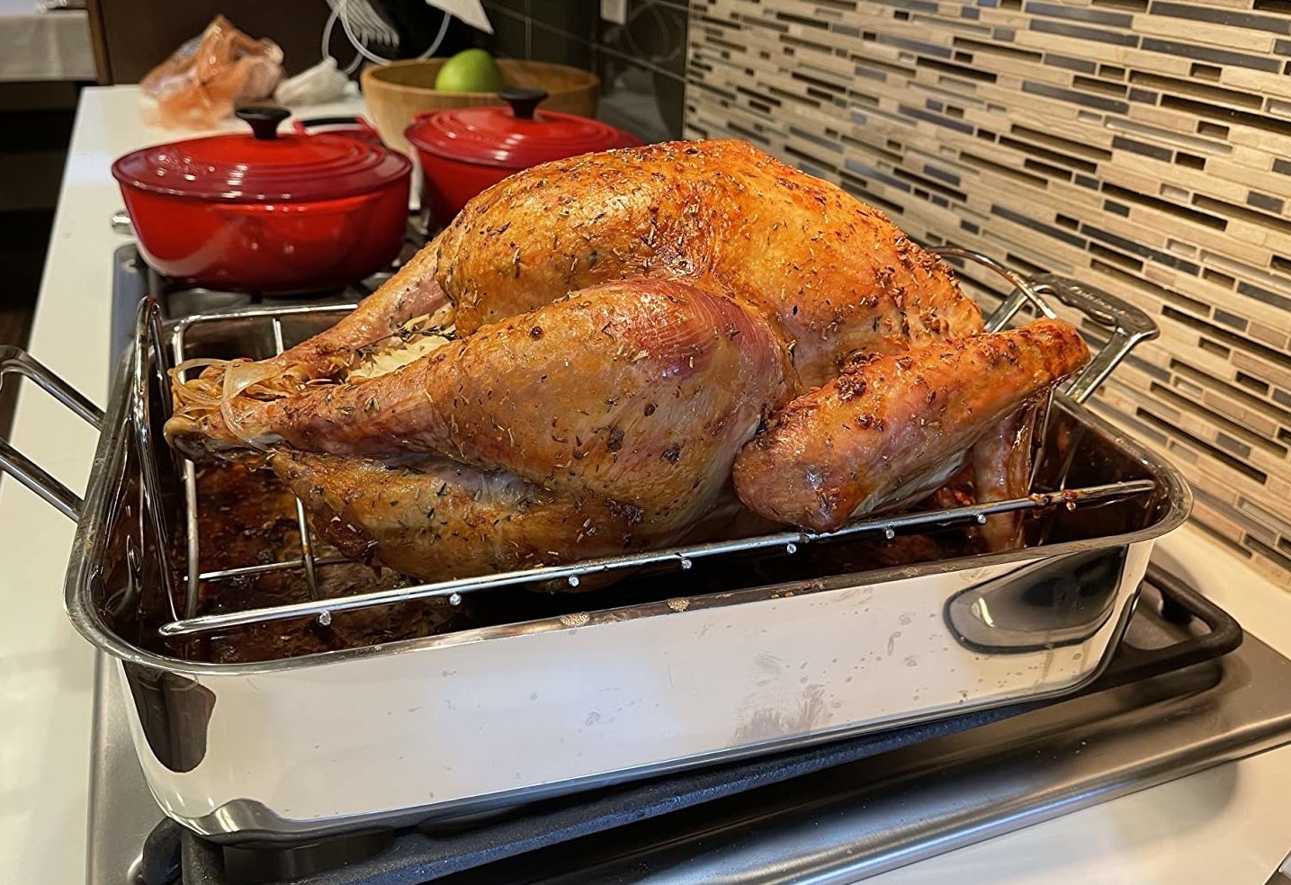 Reviewer photo of the roasting pan holding a turkey
