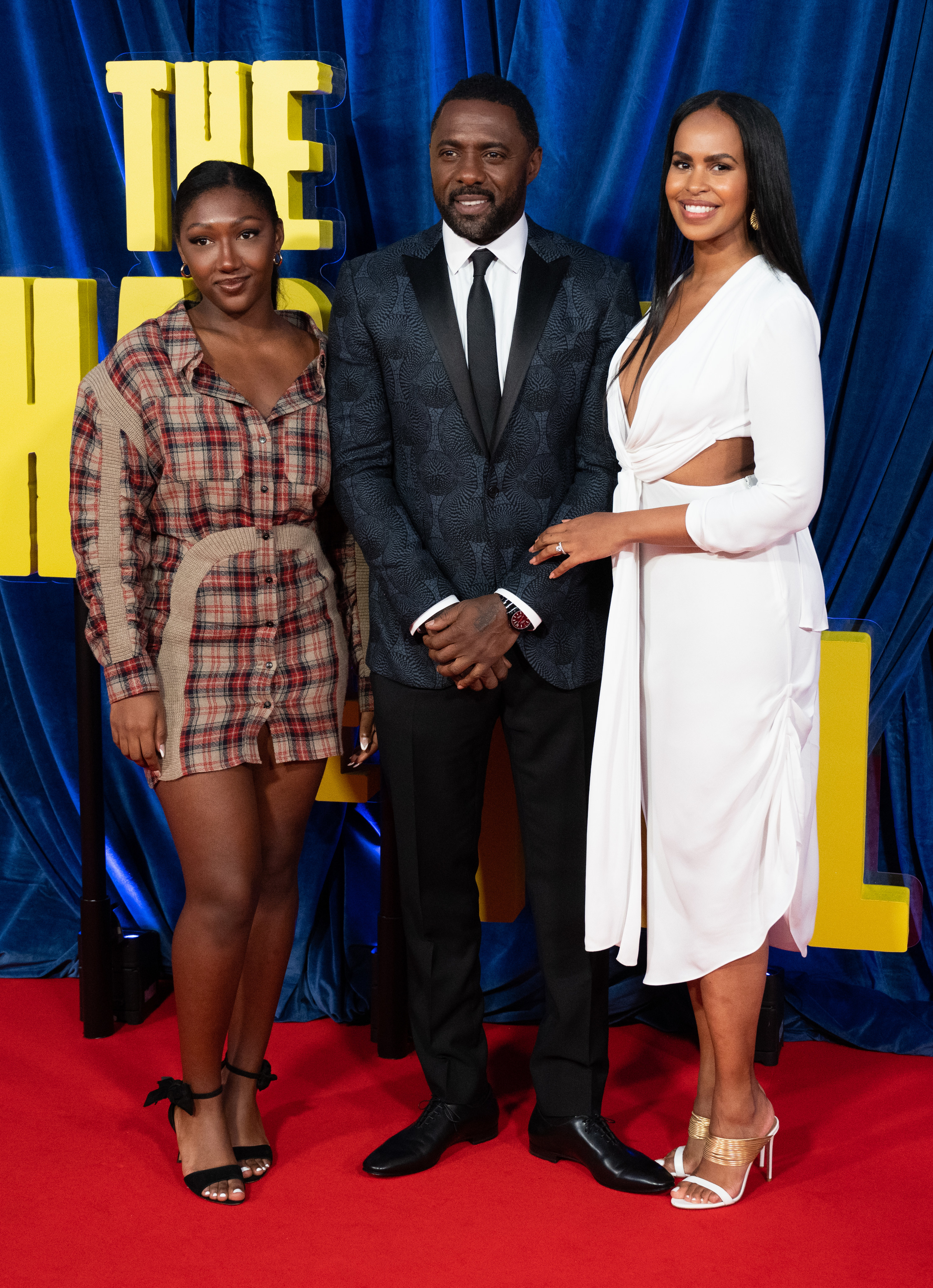 Idris posing on the red carpet with his wife and daughter