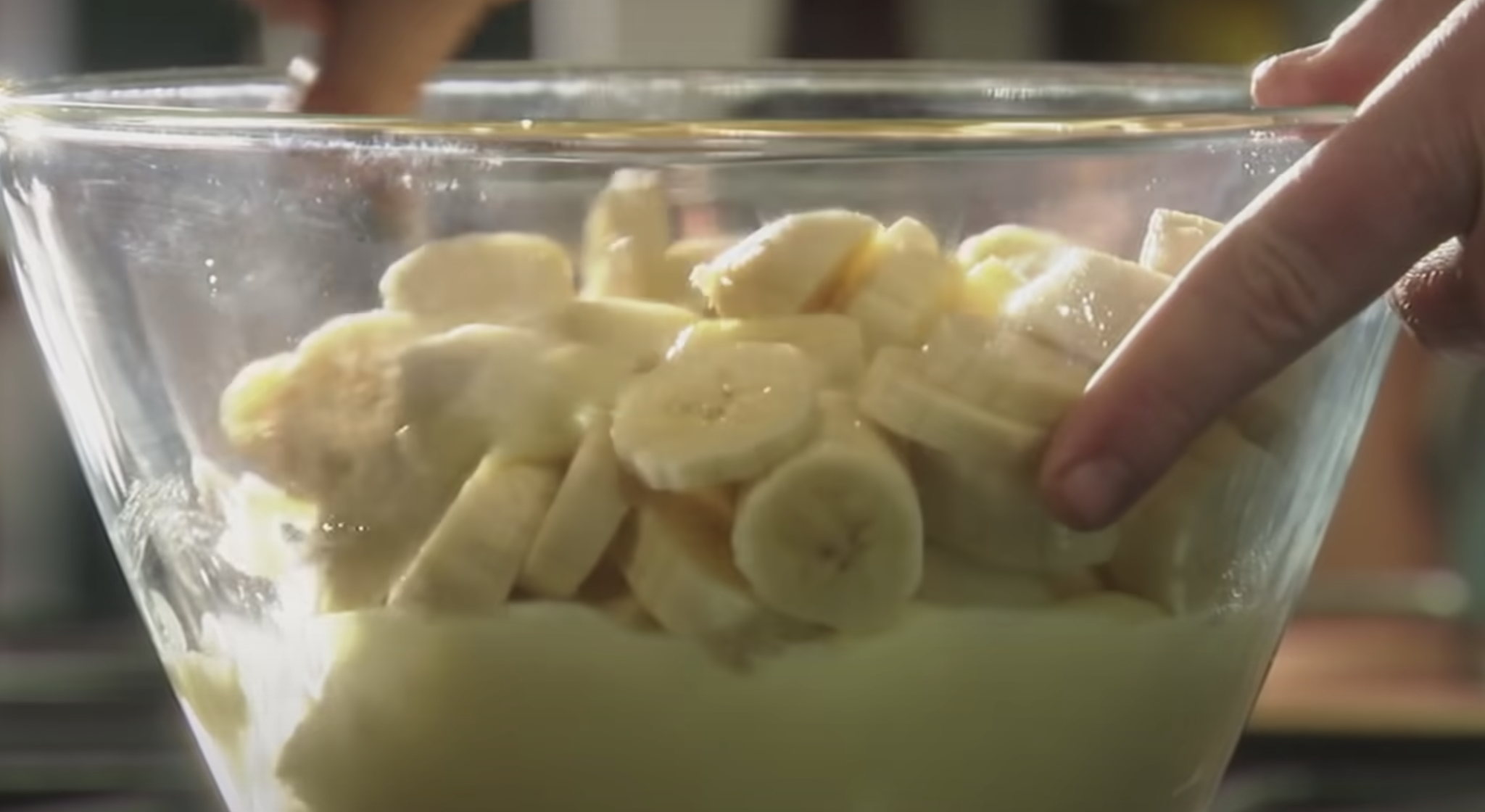 Cut-up bananas layered on top of pudding