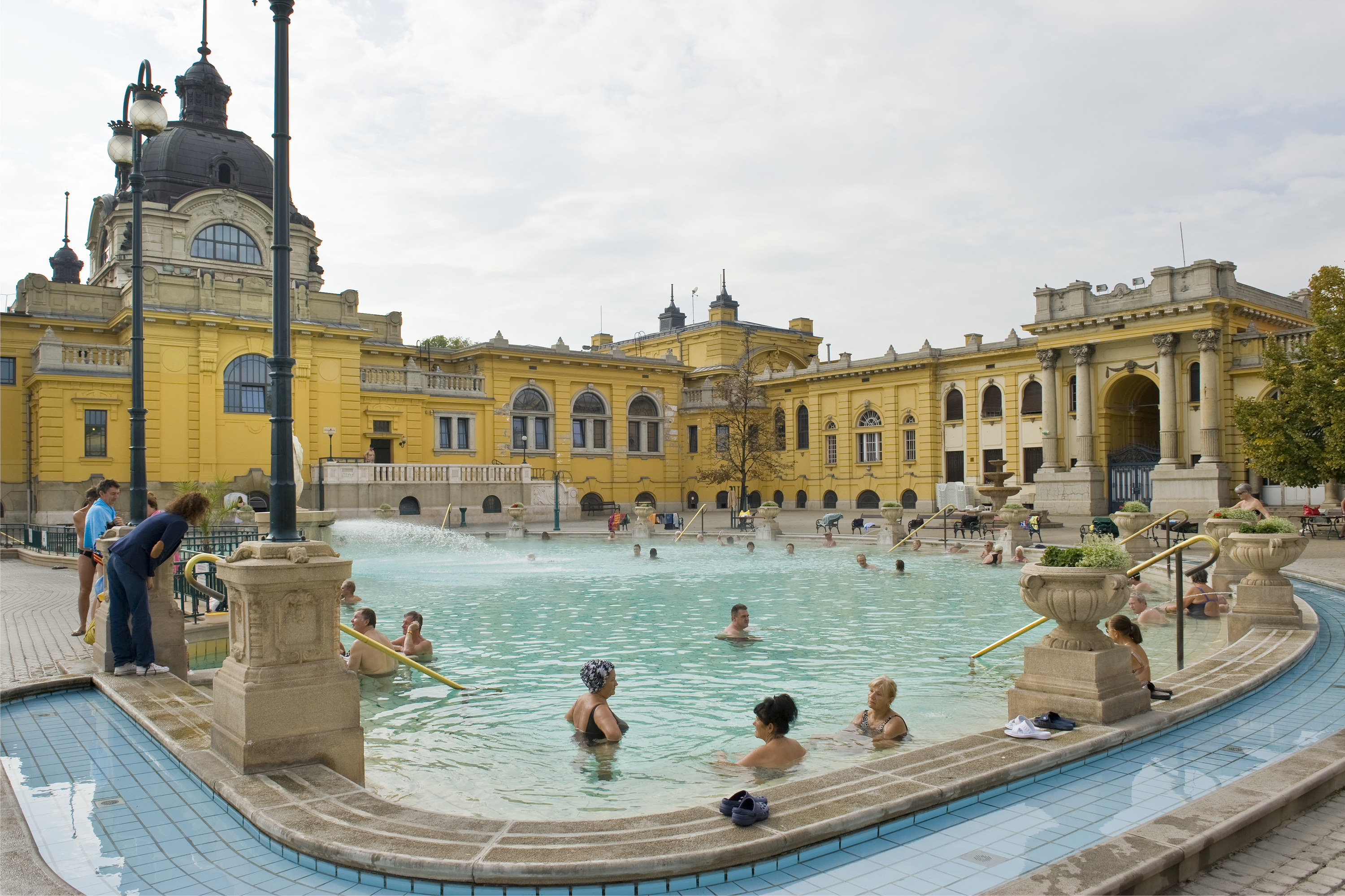 Outdoor bath in Budapest with baroque building in the background