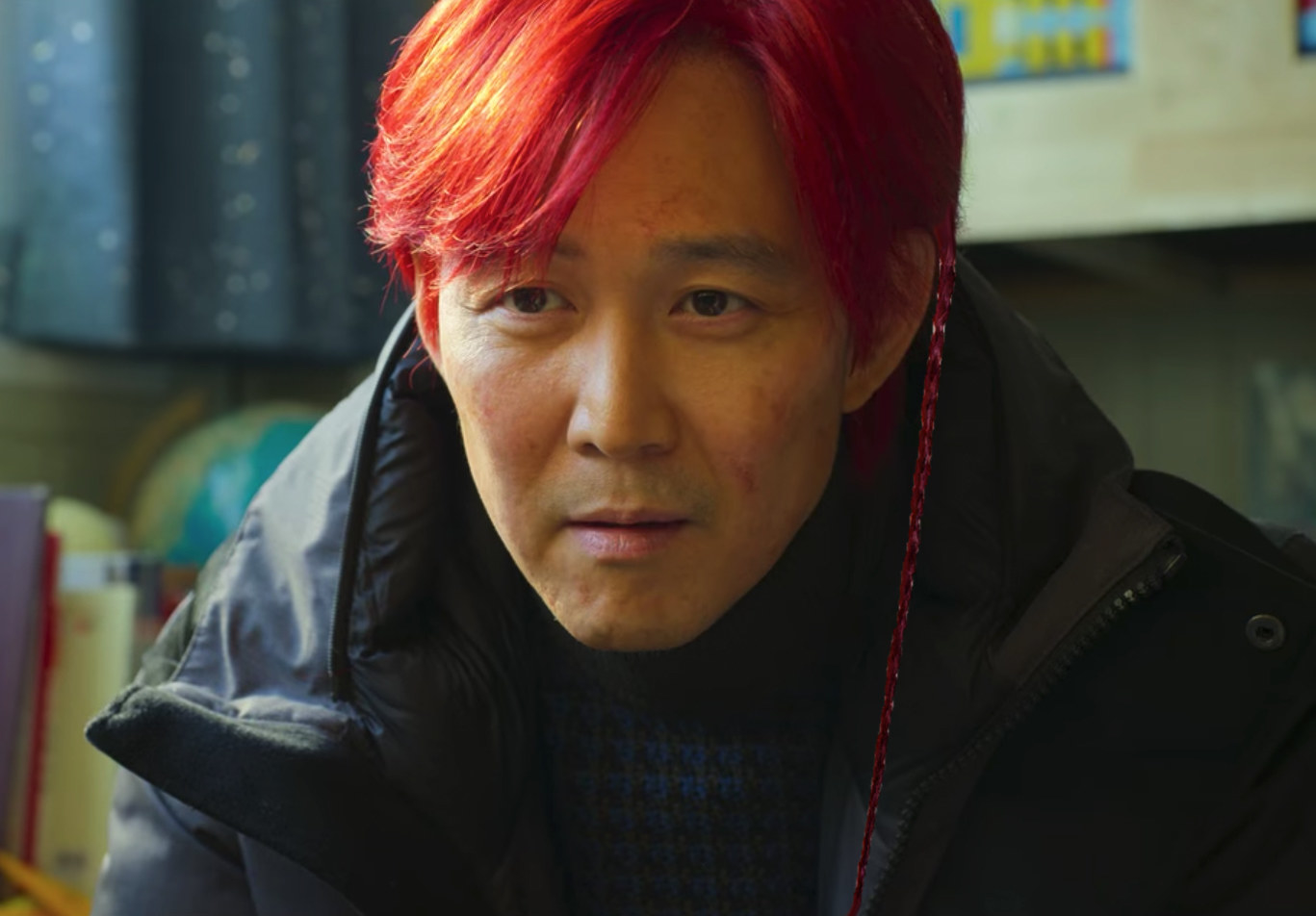 Gi-hun with red hair and a rat tail