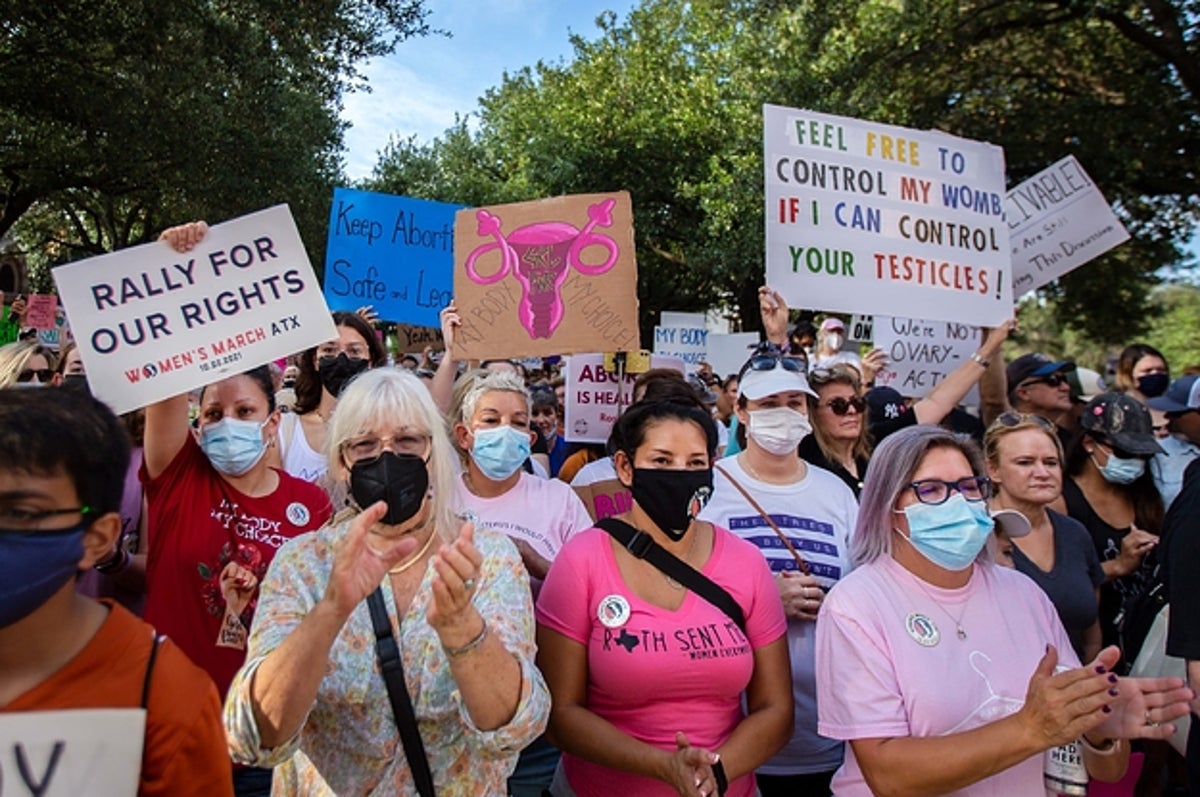 A Judge Blocked Texas's 6-Week Abortion Ban, But It's Uncertain If Abortions Will Resume