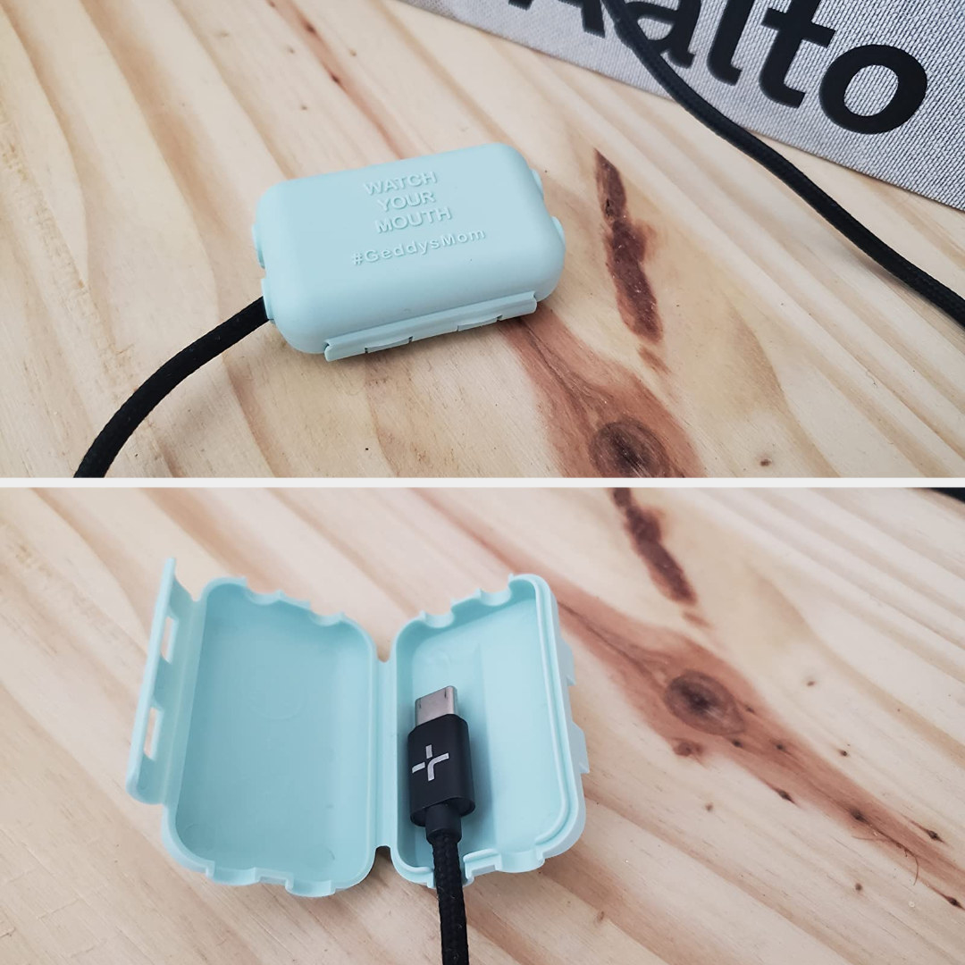 a photo that shows how to put the charger into the case and what it looks like closed