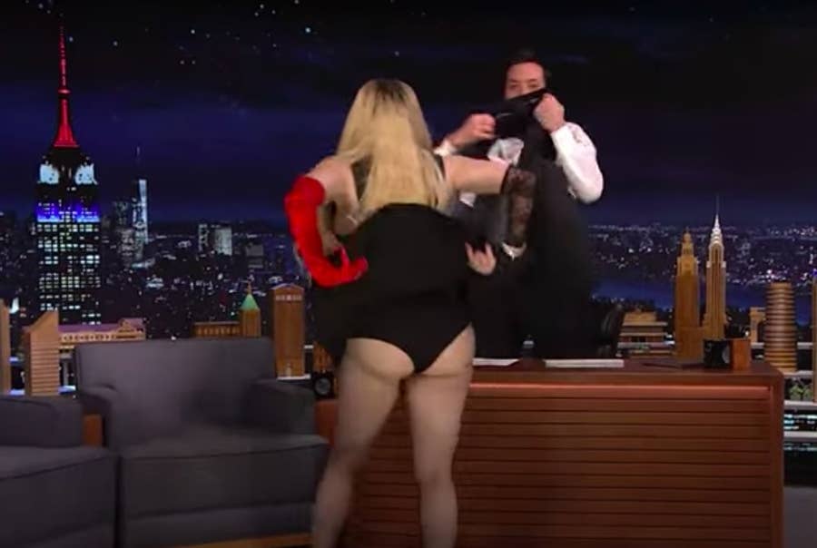 Anal Sex Madonna - Madonna Flashed Her Butt On \