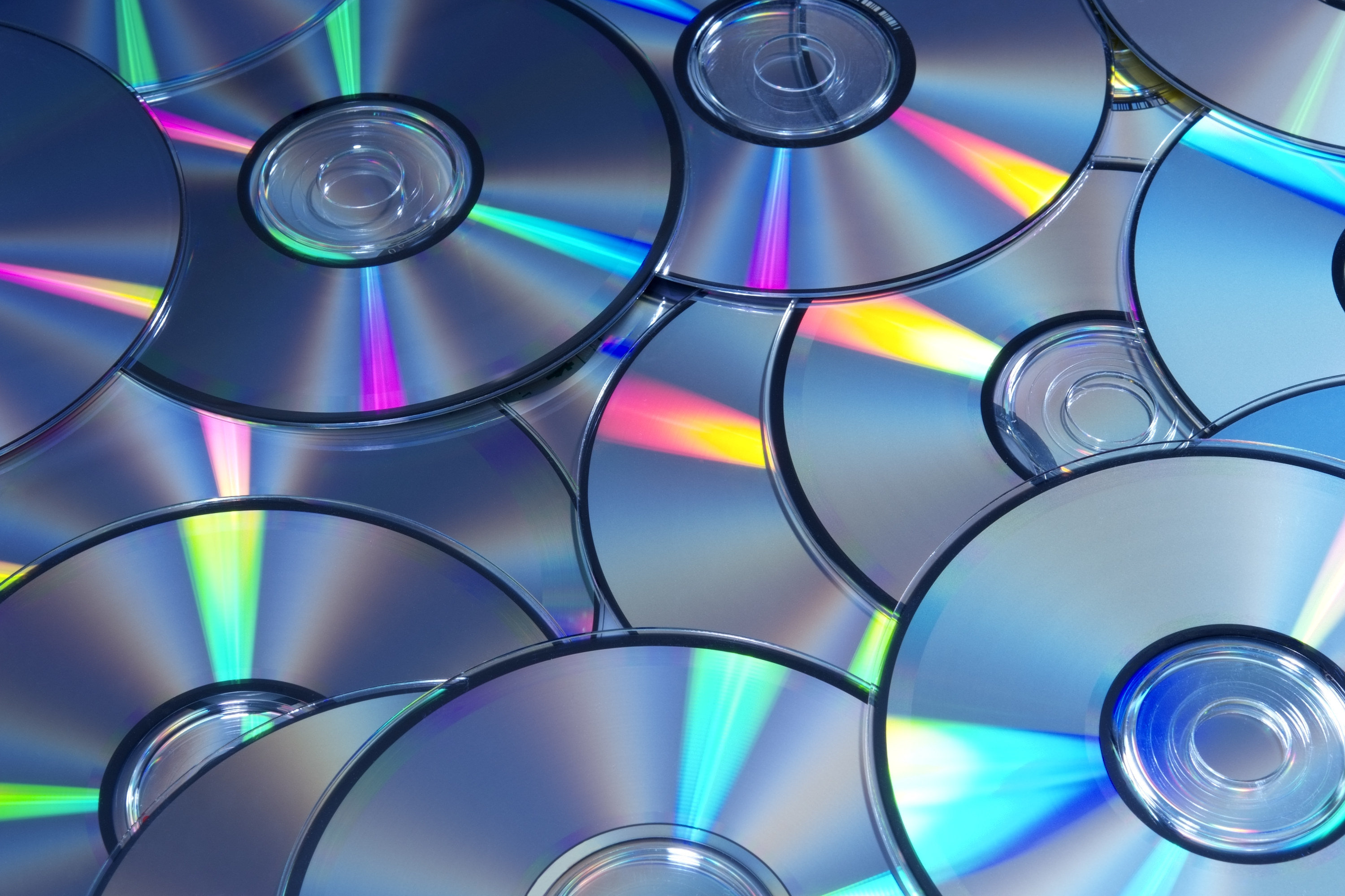 Много использованных дисков. Компьютерный диск. Компакт диск. CD DVD диски. Диски фон.