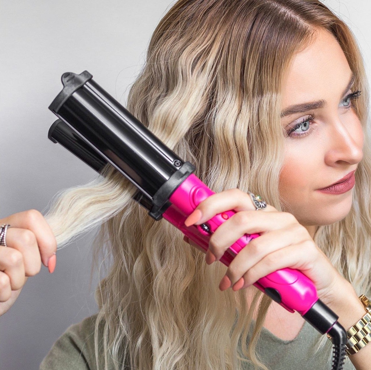 model holding the hair waver