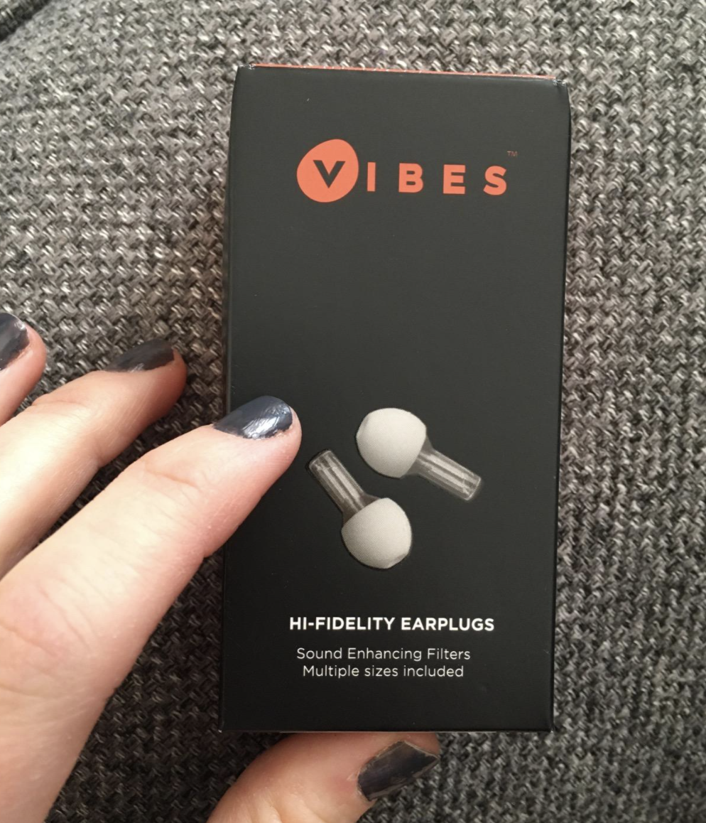 A customer review photo of them holding the box of the earplugs