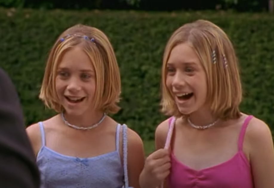 Mary-Kate and Ashley opening their mouths wide in amazement as Melanie and Allyson