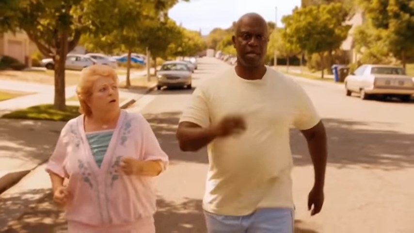 Holt power-walking with his friend in Florida in &quot;Brooklyn Nine-Nine&quot;