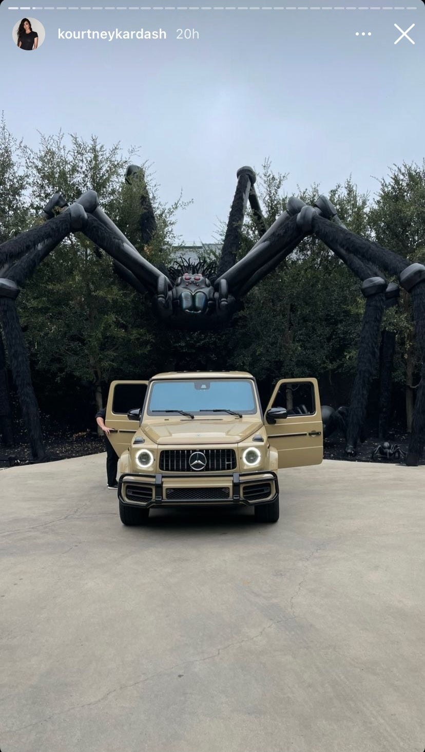 A fake inflatable spider on top of Kourtney&#x27;s house with a Mercedes Benz in front