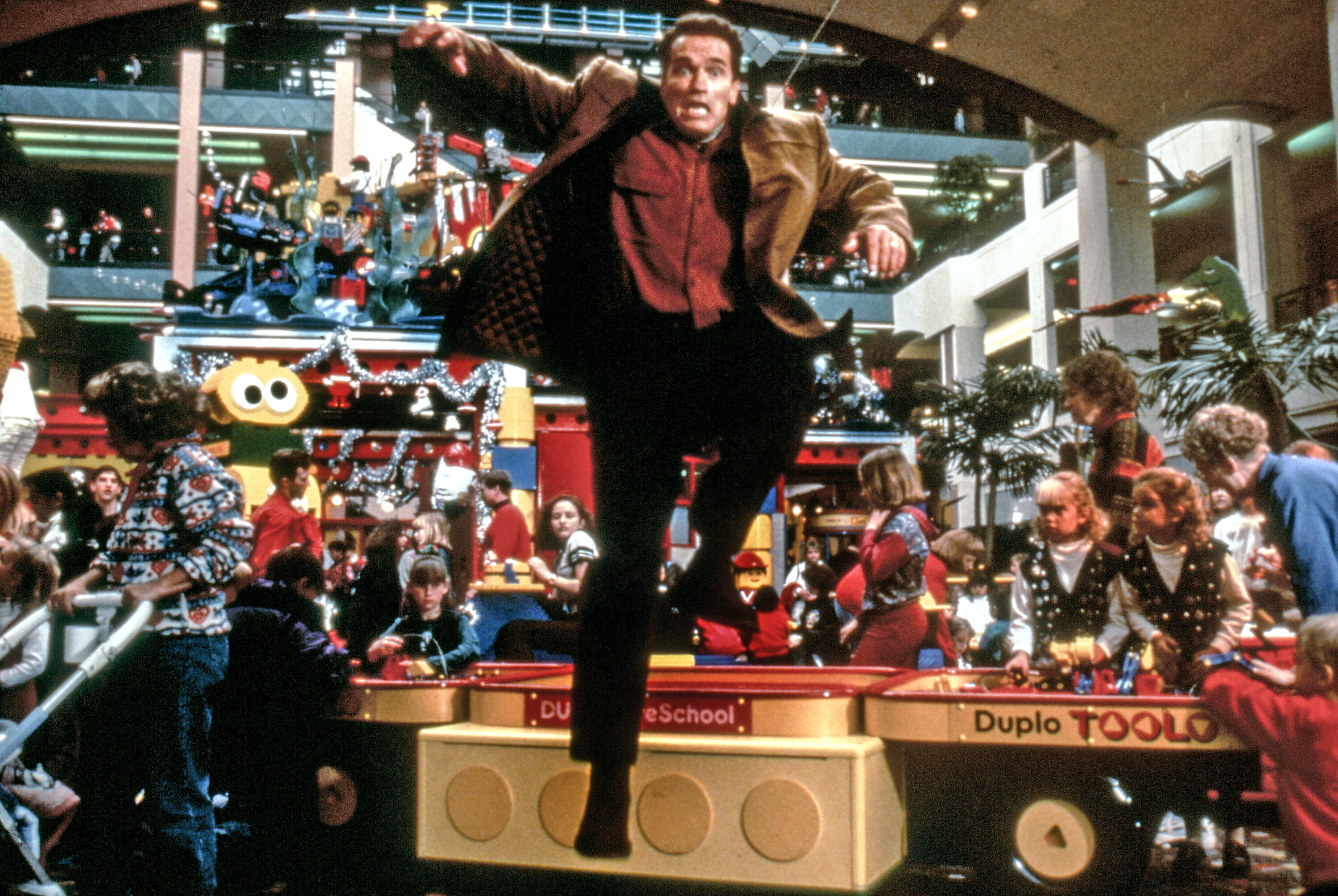 Arnold Schwarzenegger runs through a mall
