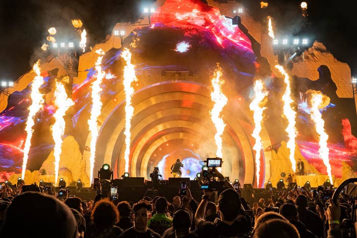 The large crowd in front of the Astroworld stage with pyrotechnics going off