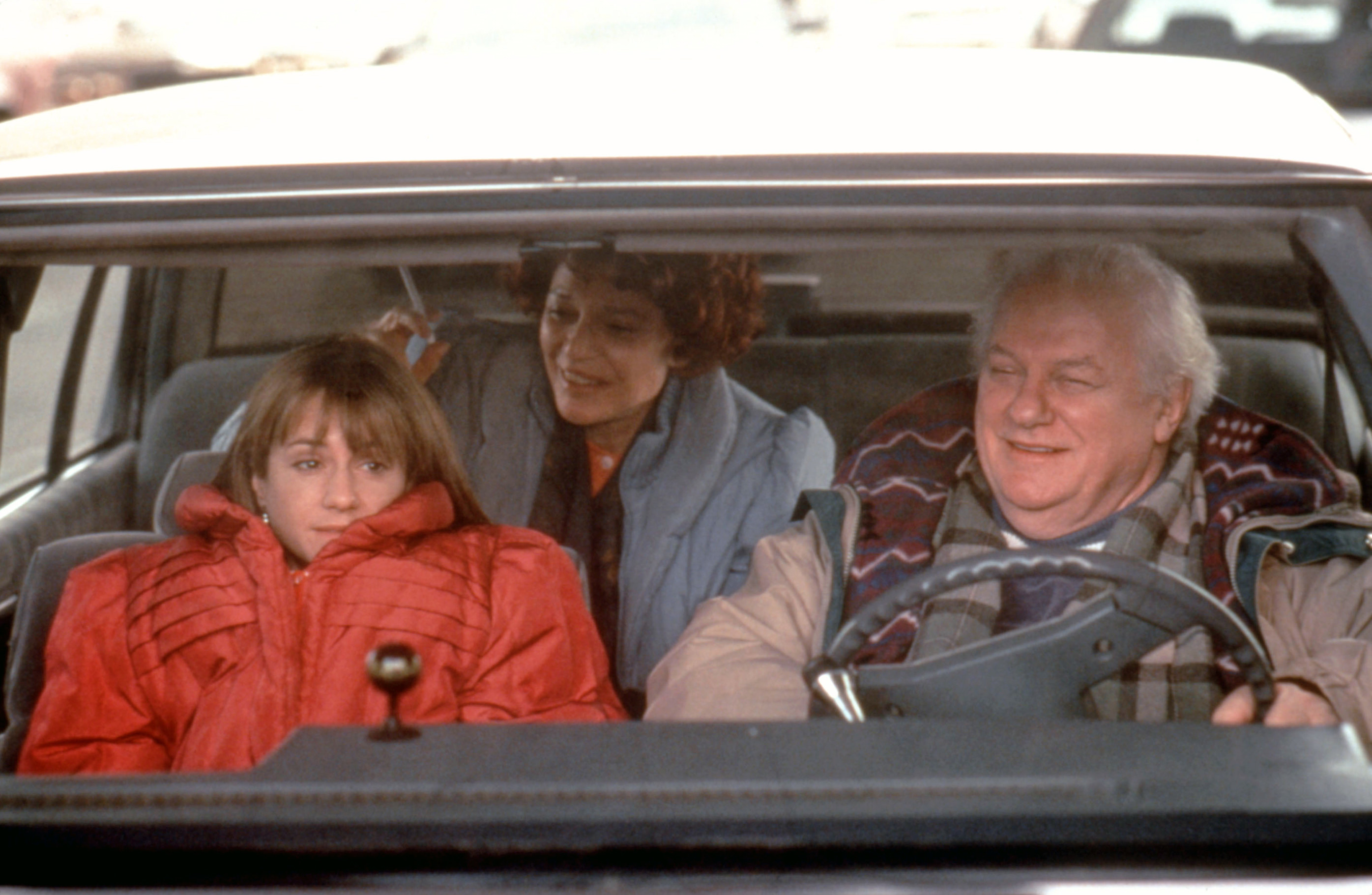 Holly Hunter, Charles Denning, and Anne Bancroft in a car.