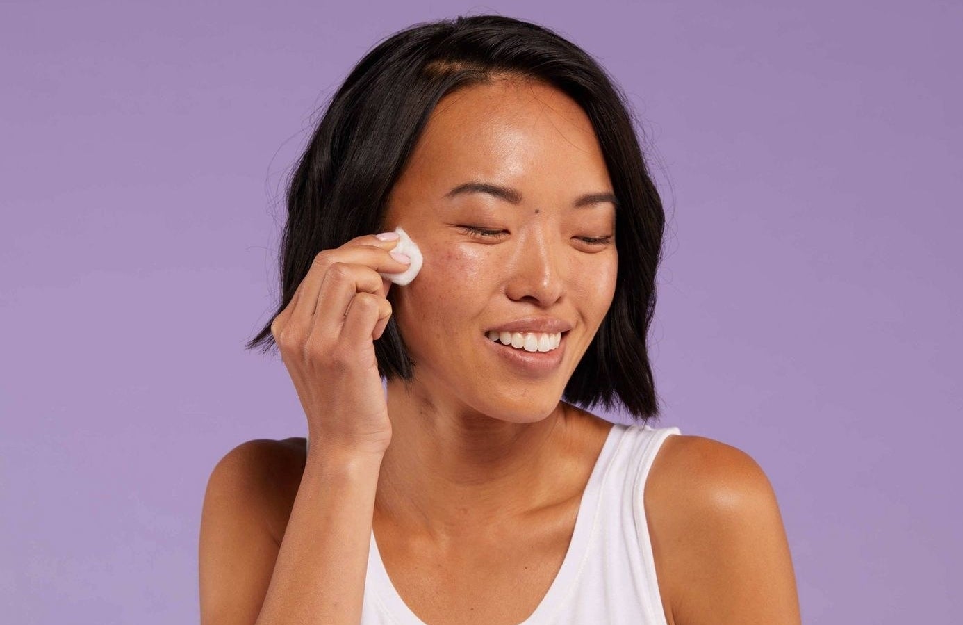 Model using the Neutrogena rapid clear treatment pads