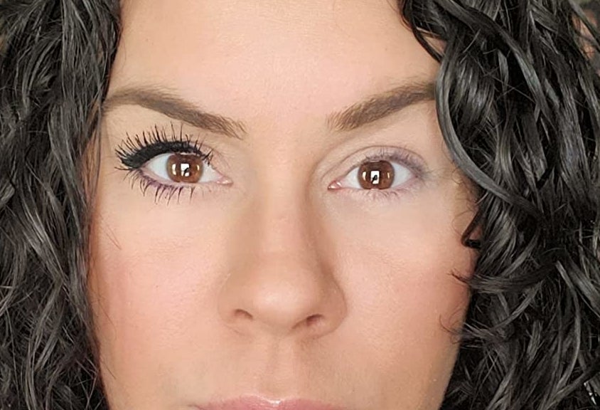 a reviewer photo showing the significant difference between one eye with the mascara and the other without